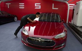 Automobilka Tesla v štvrtom kvartáli skončila v strate