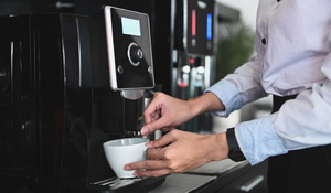 Ktoré súčasti firemného kávovaru treba pravidelne čistiť?