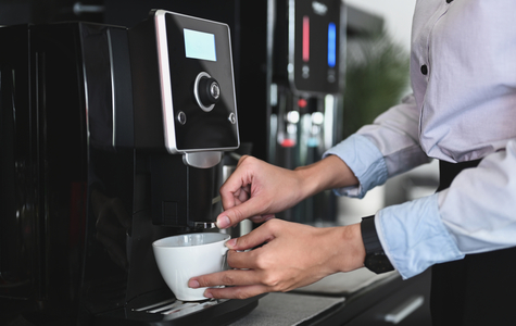 Ktoré súčasti firemného kávovaru treba pravidelne čistiť?