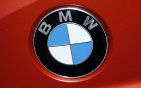 Akcie nemeckých automobiliek Daimler, Volkswagen a BMW prudko klesli 
