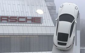 Kauza emisie pokračuje: Vyšetrujú zamestnancov Porsche